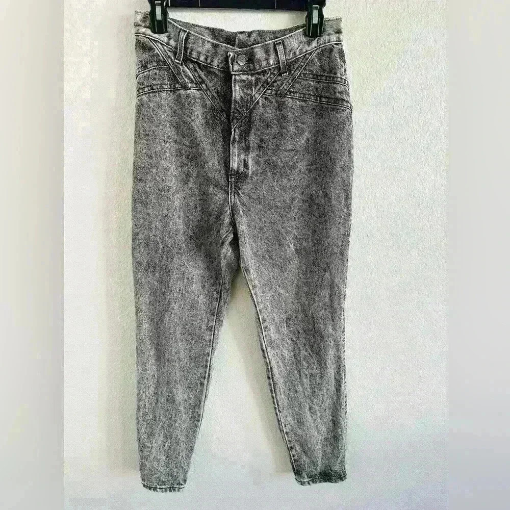 Vintage Chic Acid Wash High Waisted Mom Jeans Size 28, inseam 28